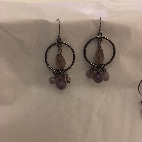 5 Beautiful pairs of dangle earrings. - Picture 2 of 6